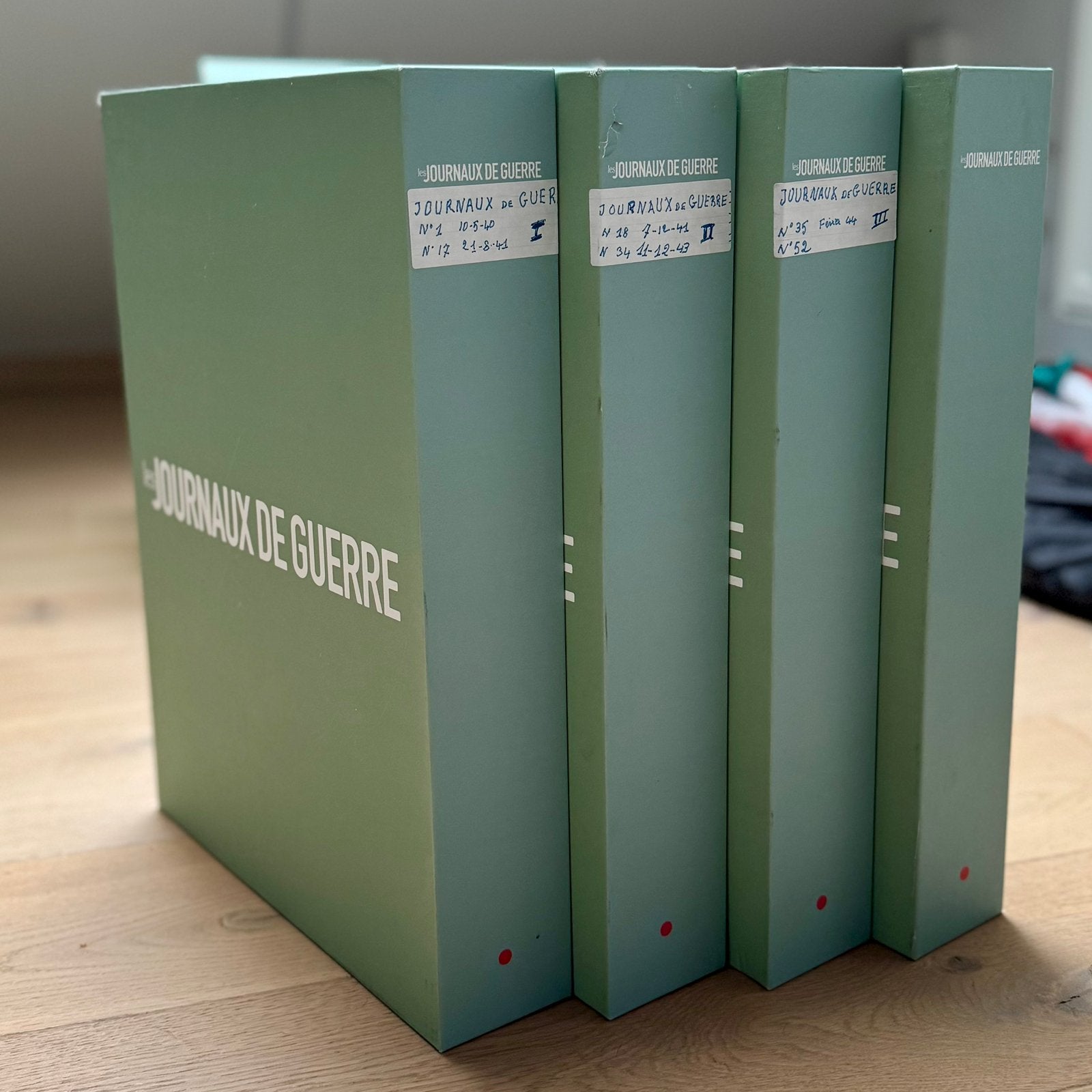 56 journaux de guerre dans leurs fardes, Collections, Enlèvement, 1940 à 1960, Journal