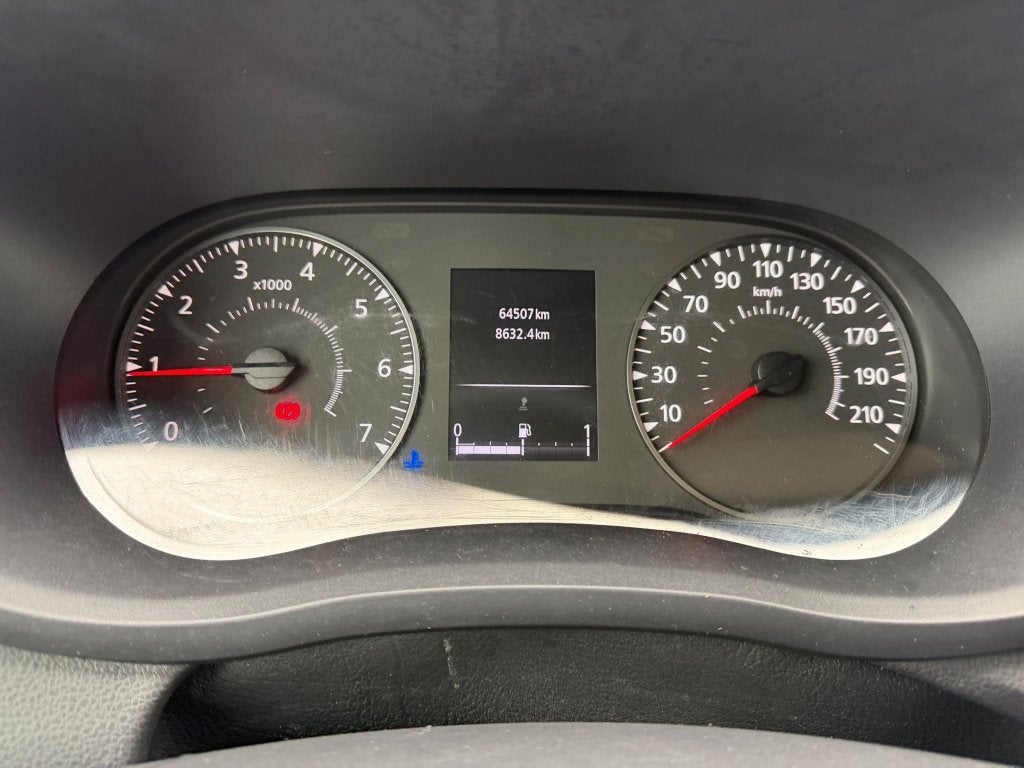 Nissan Interstar (Stock ID 40401) — 24