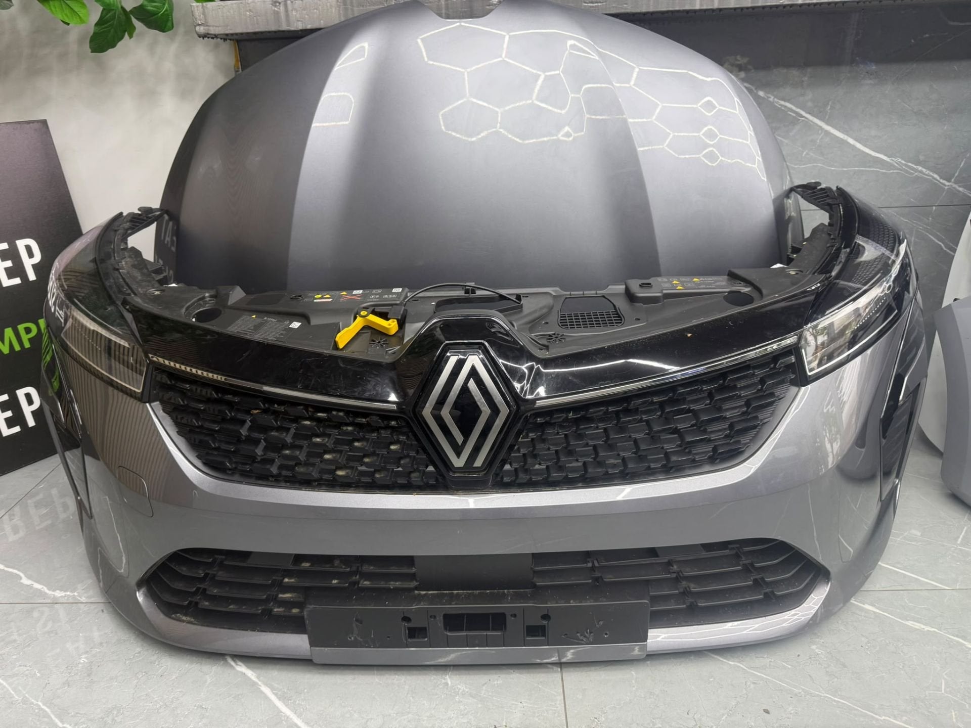 Voorkop Renault CLIO 5 V Facelift 24-26 Motorkap Voorbumper, Renault Group, Gebruikt, Contact.group@renault.com, Avenue du General Leclerc 122bis
92100  Boulogne-Billancourt, FR