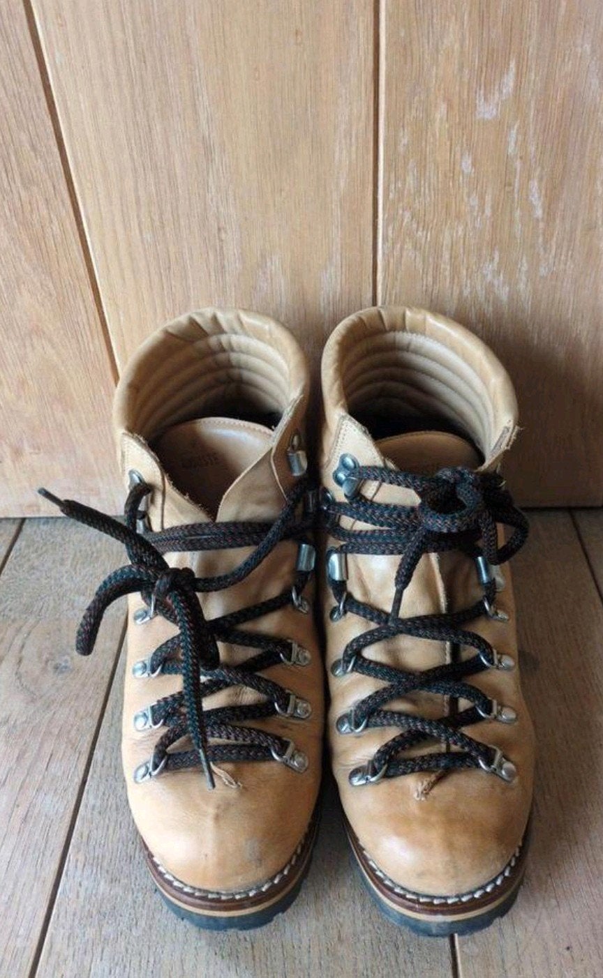 Chaussures de marche en cuir de la marque Maison Auguste.
Mé, Enlèvement ou Envoi