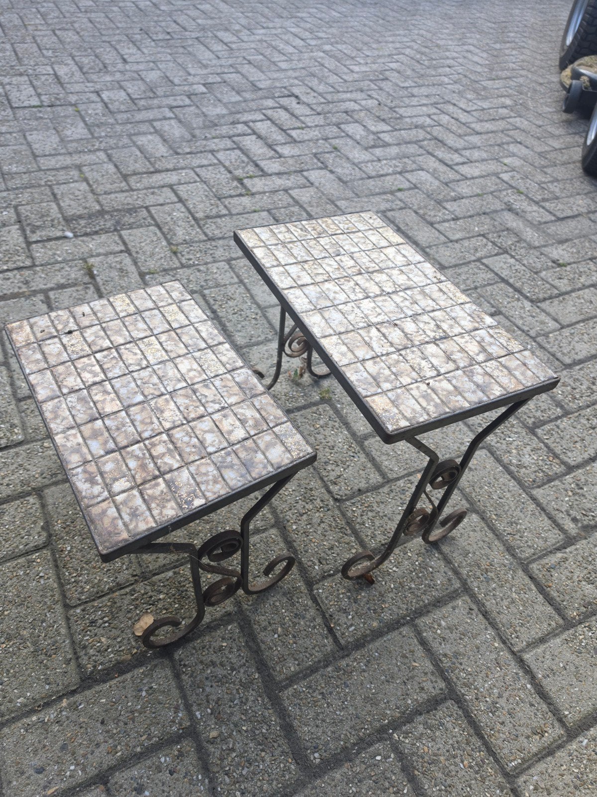Tables d'appoint, Enlèvement