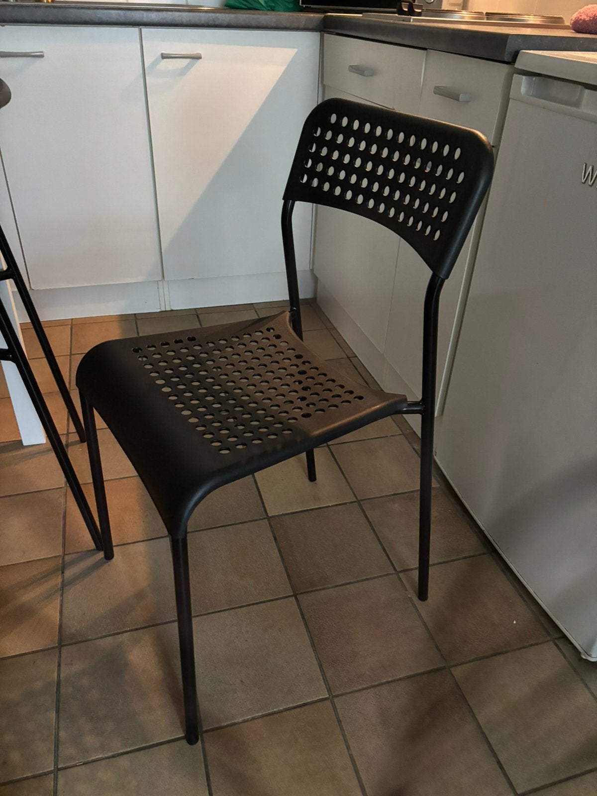 4 ikea stoelen voor op kot, Ophalen, Zo goed als nieuw, Zwart