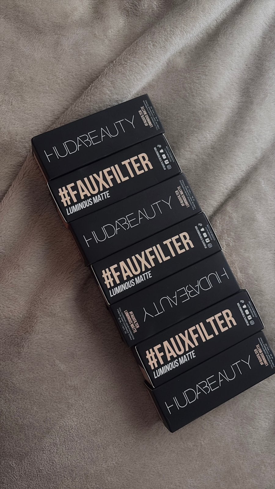 Fond de teint hudabeauty NEUF, Enlèvement ou Envoi, Comme neuf