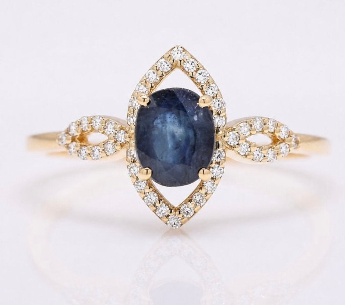 14 karaat gouden ring met saffier en diamantjes, Ophalen, Zo goed als nieuw