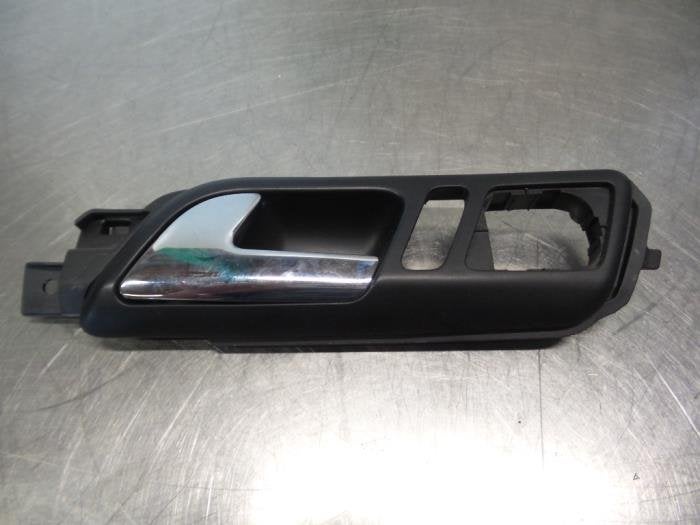 Poignée portière 4portes avant gauche d'un Volkswagen Polo, Volkswagen, -, Utilisé, -