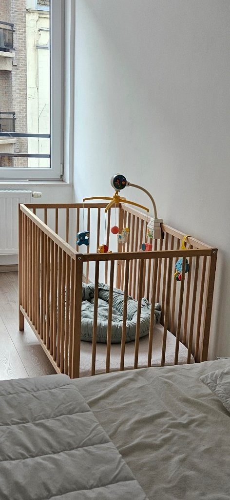 Babybed 120 CM x 60 CM met gratis matras, Matelas, Moins de 70 cm, Comme neuf, Enlèvement