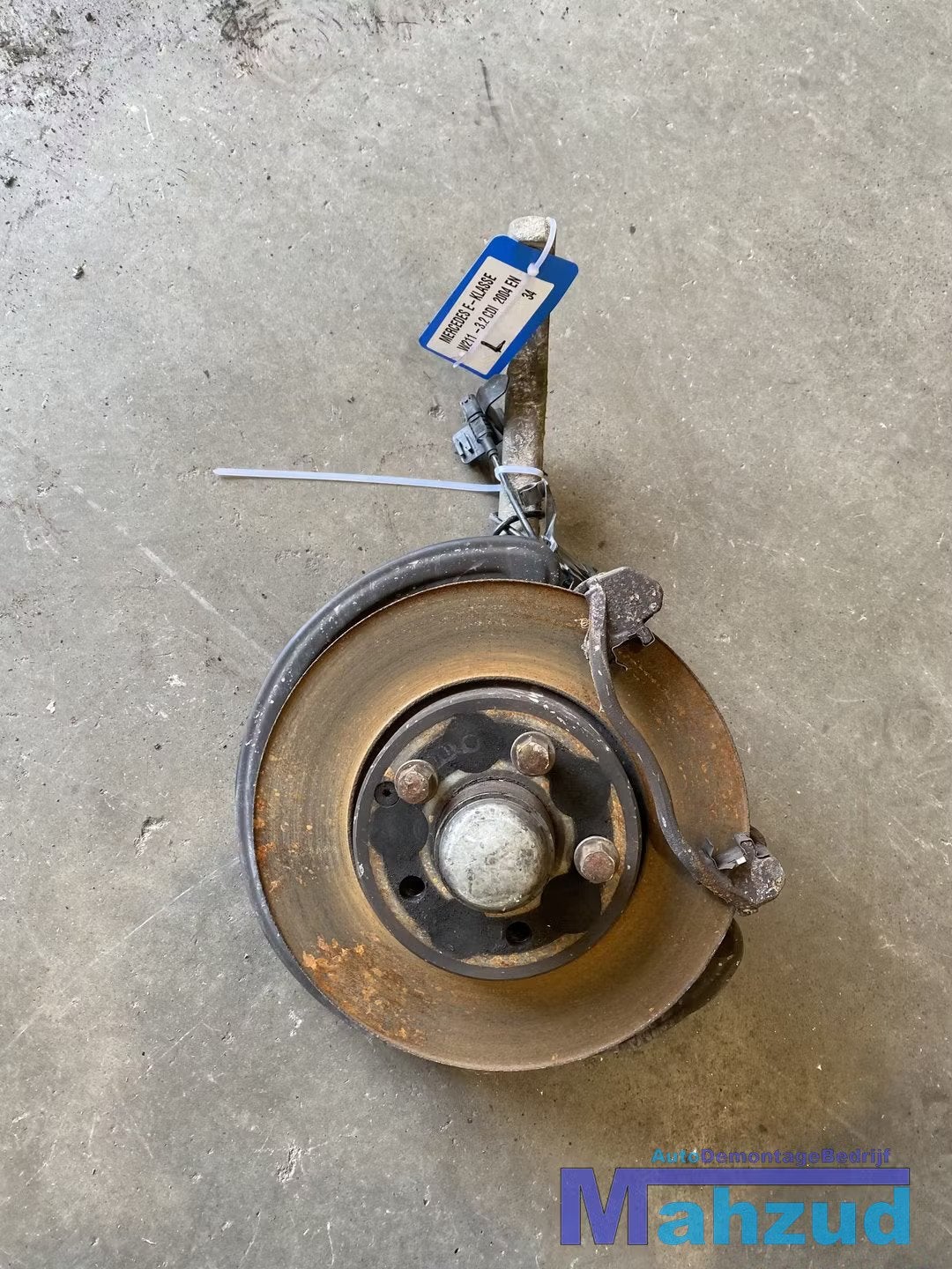 MERCEDES E-klasse W211 Links voor fusee fuseehuis 2002-2009, Gebruikt, Mercedes-Benz AG, Mercedes-Benz, Mercedesstrasse 120
70372  Stuttgart, DE