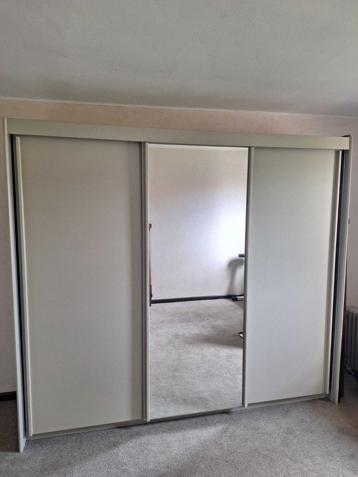 Armoire spacieuse, Maison & Meubles, Enlèvement