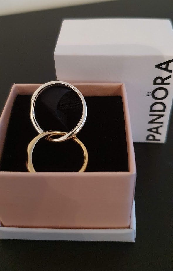 NEGEN ! PANDORA, Tweekleurige, met elkaar verweven ringring, Handtassen en Accessoires, Ophalen, Nieuw, Overige kleuren, Zilver