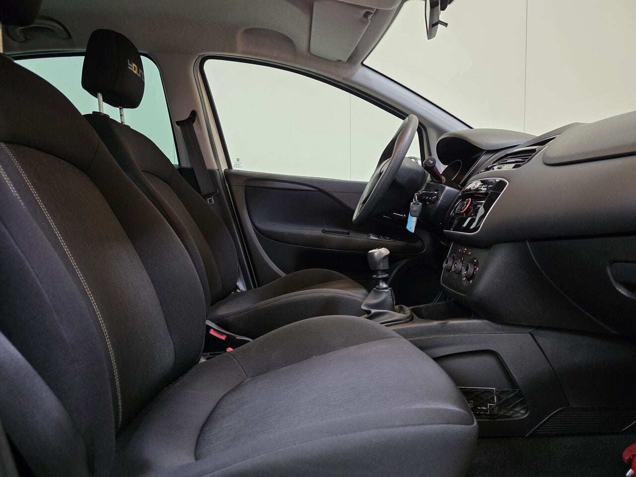 Fiat Punto 1.2 benzine Young - Bluetooth - PDC - Goede Staa, Autos, Achat, 69 ch, Vitres électriques, Noir
