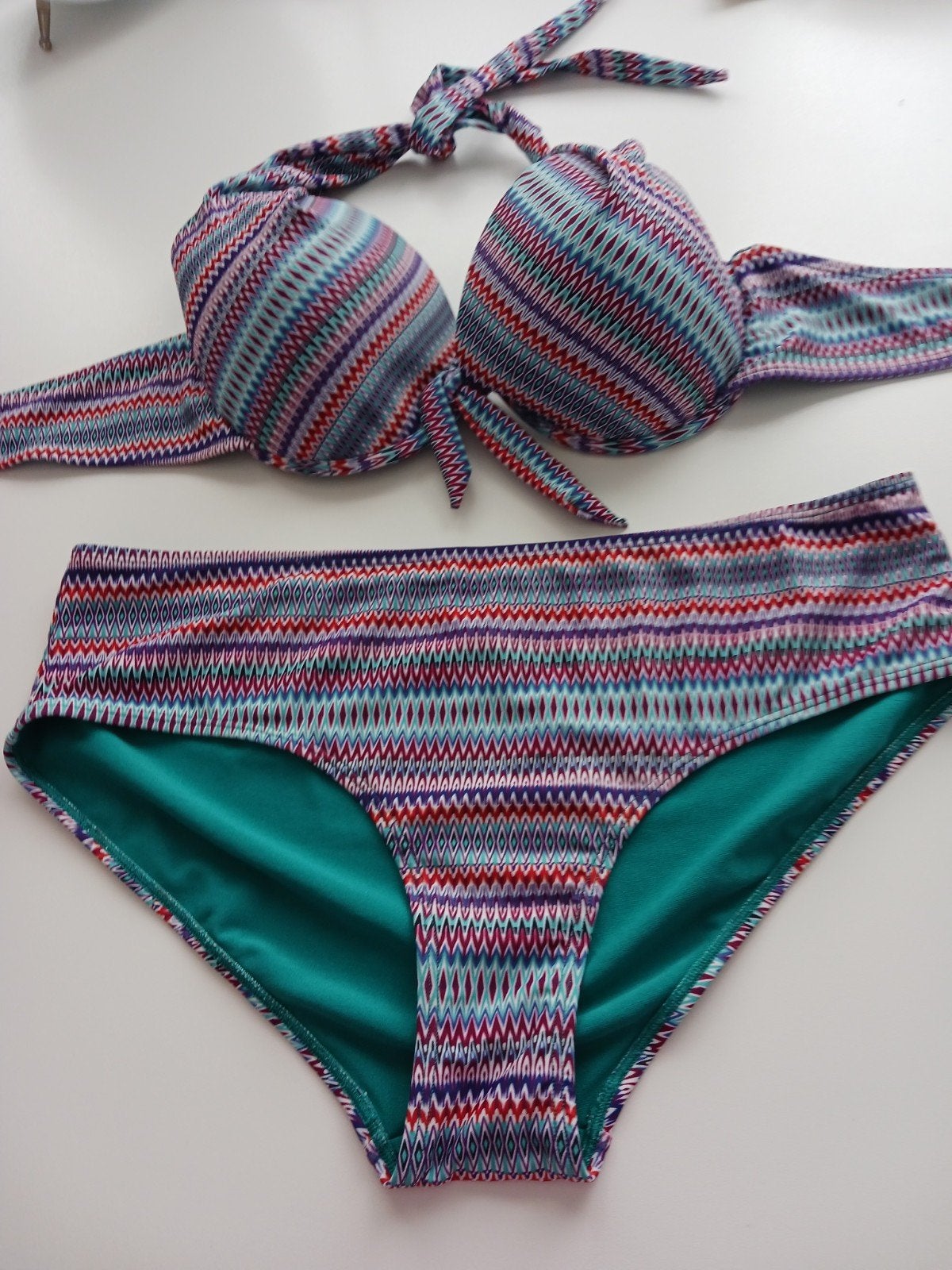 Bikini ( veel kleuren )net als nieuw te koop. M 42, Kleding | Dames, Ophalen, Zo goed als nieuw, Bikini
