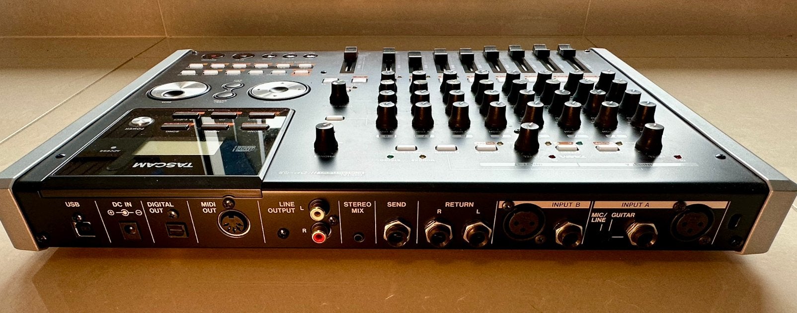 Tascam Enregistreur multipiste 8 pistes + Graveur CD-RW, Ophalen, Zo goed als nieuw