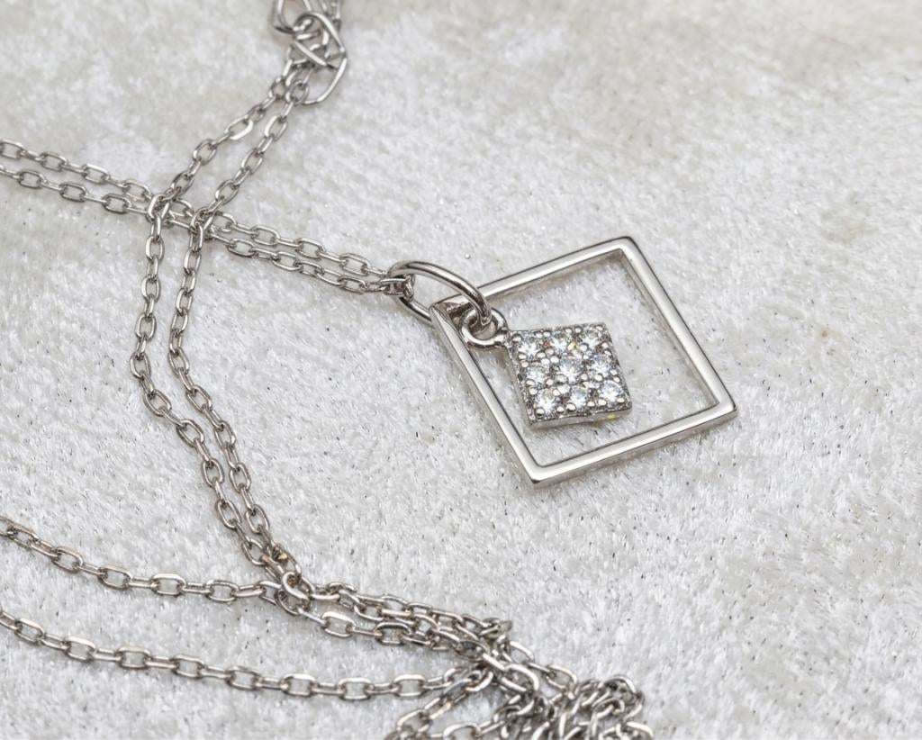 Ketting met hanger zilver vierkant met swarovski, Neuf, Enlèvement ou Envoi, Avec pendentif, Argent