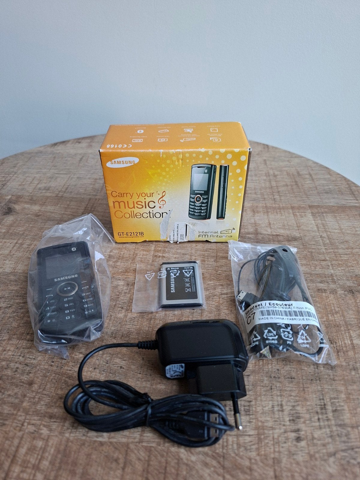 Nieuwe Samsung GT-E2121B, Telecommunicatie, Mobiele telefoons | Telefoon-opladers, Ophalen of Verzenden, Samsung, Samsung