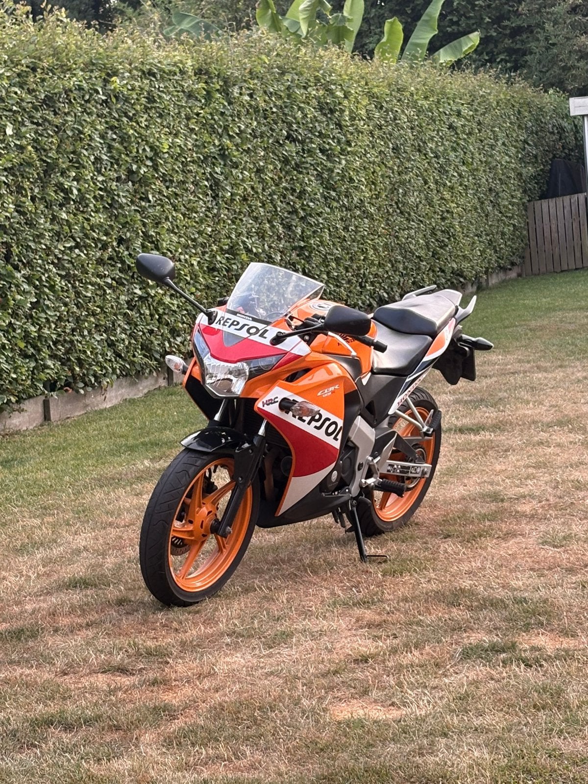 Honda CBR125R (Repsol), Sportuitlaat, Sport, 125 cc, 11 kW of minder