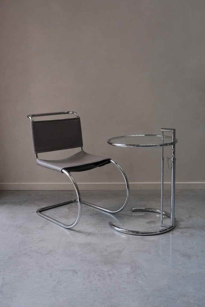 Chaise cantilever et table d'appoint, Enlèvement, Utilisé, Gris, Deux