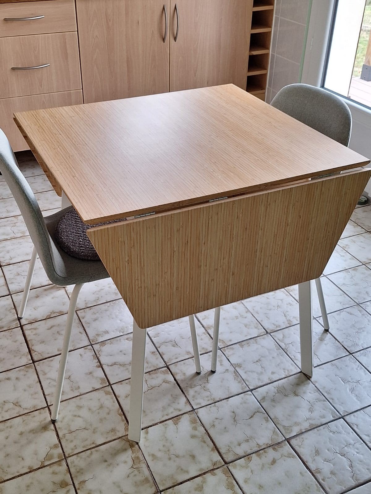 Table de cuisine avec deux chaises, 50 à 100 cm, Jusqu'à deux personnes, Enlèvement, Utilisé