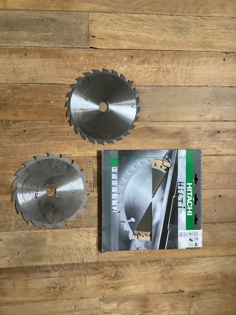 Disque coupe bois neuf pour scie circulaire, Bricolage & Construction, Enlèvement ou Envoi, Neuf, Scie circulaire, Hitachi