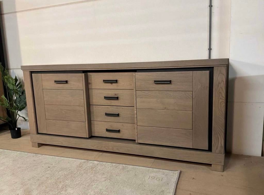 Bahut en massif, Maison & Meubles, Armoires | Dressoirs, 150 à 200 cm, Comme neuf, Chêne, 50 à 75 cm