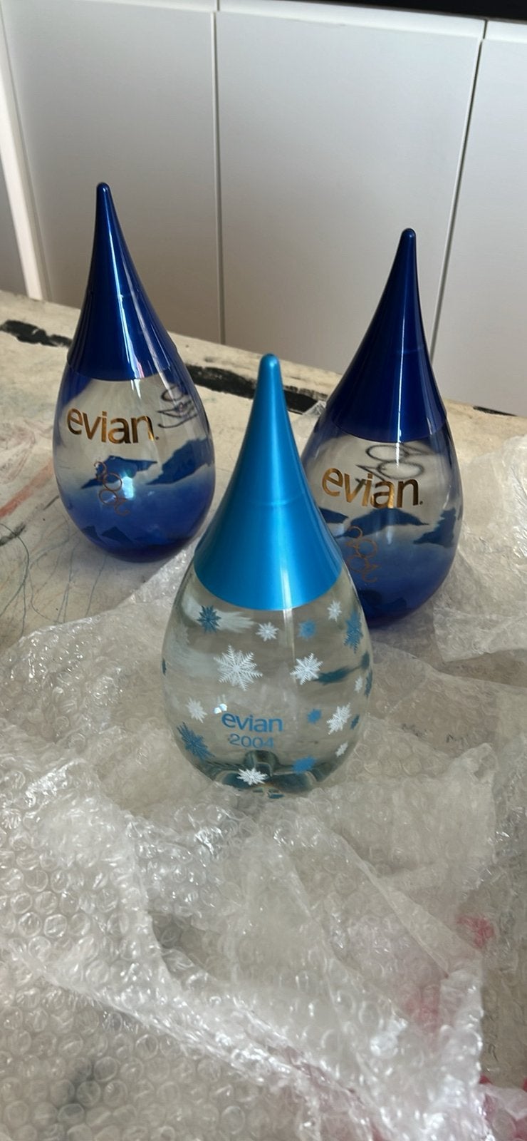 Bouteille en verre Evian, Enlèvement