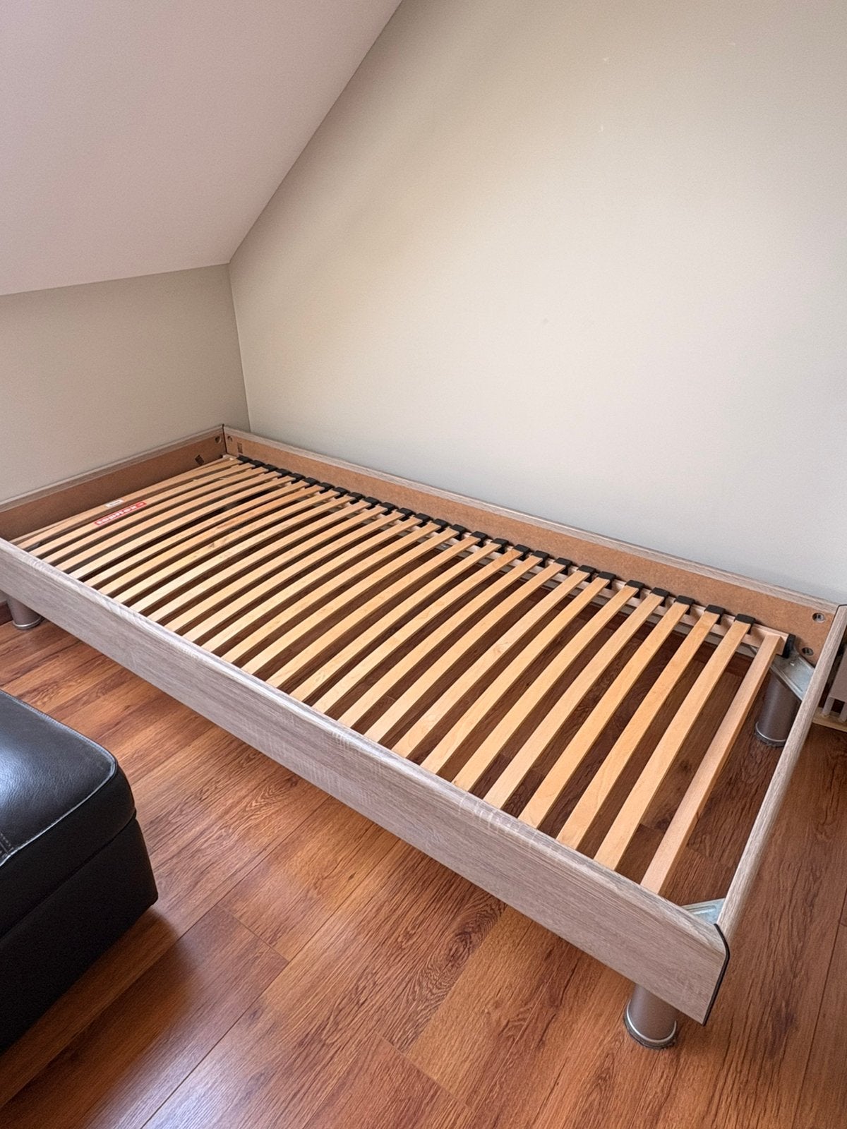 Lit simple avec sommier à lattes + matelas gratuit, 90 cm, Beige, Enlèvement, 200 cm