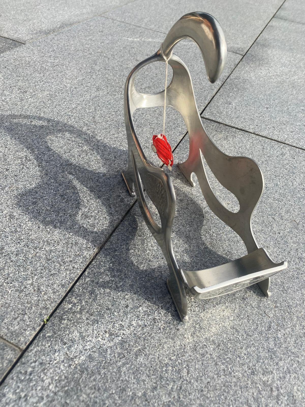 Wijnfleshouder tin, Enlèvement