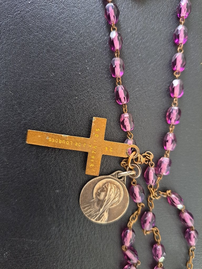 Vintage rozenkrans met paarse glazen facetkralen, Verzamelen, Ophalen, Gebruikt, Overige typen, Christendom | Katholiek