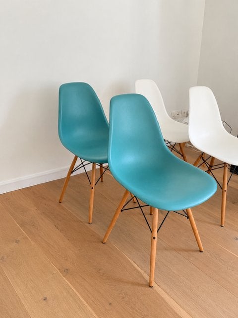 Vitra Eames DSW - 4 stoelen samen of apart te koop, Huis en Inrichting, Ophalen, Vintage design, Wit, Hout