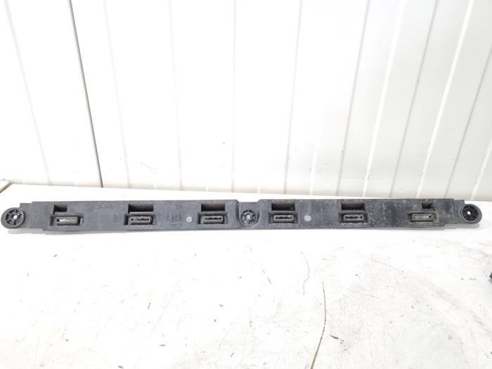 Support pare-chocs arrière centre d'un Audi A8, Autos : Pièces & Accessoires, -, 3 mois de garantie, Audi, Utilisé