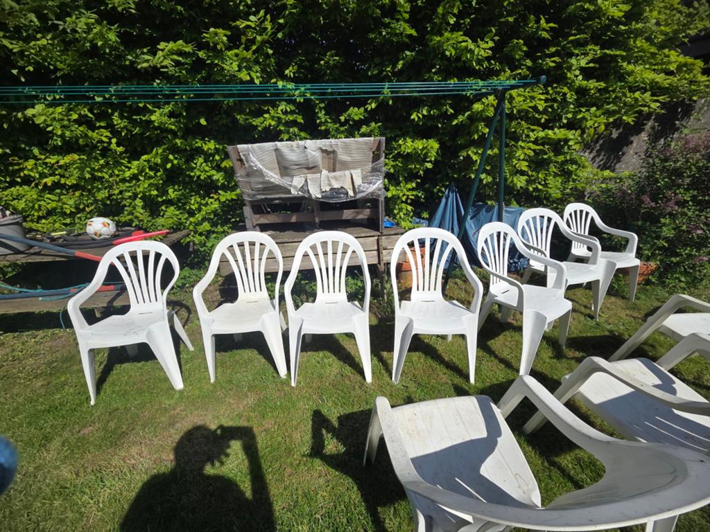 Chaise de jardin blanc, Enlèvement