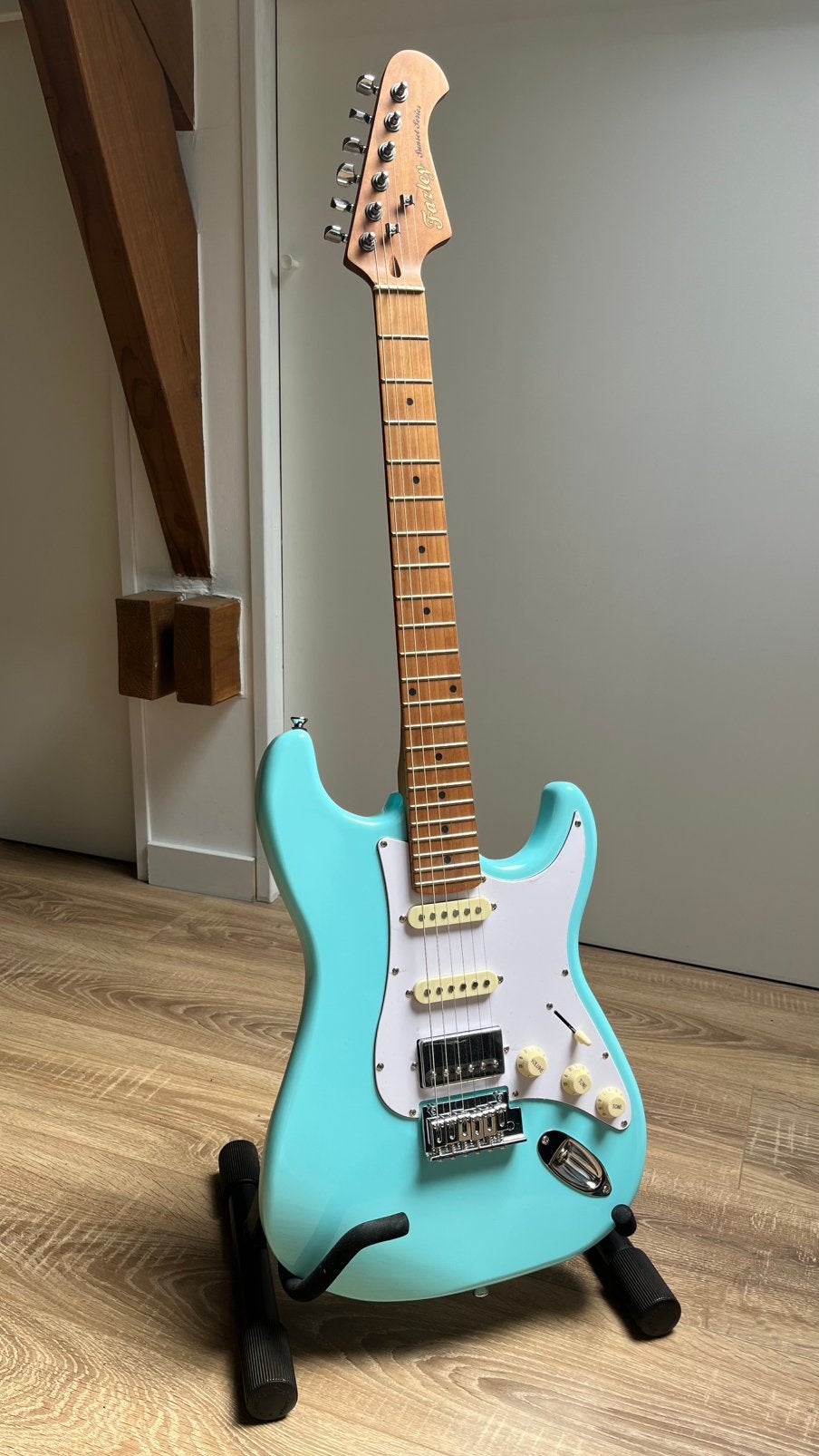 Fazley Stratocaster (Sunset Series), Enlèvement, Comme neuf
