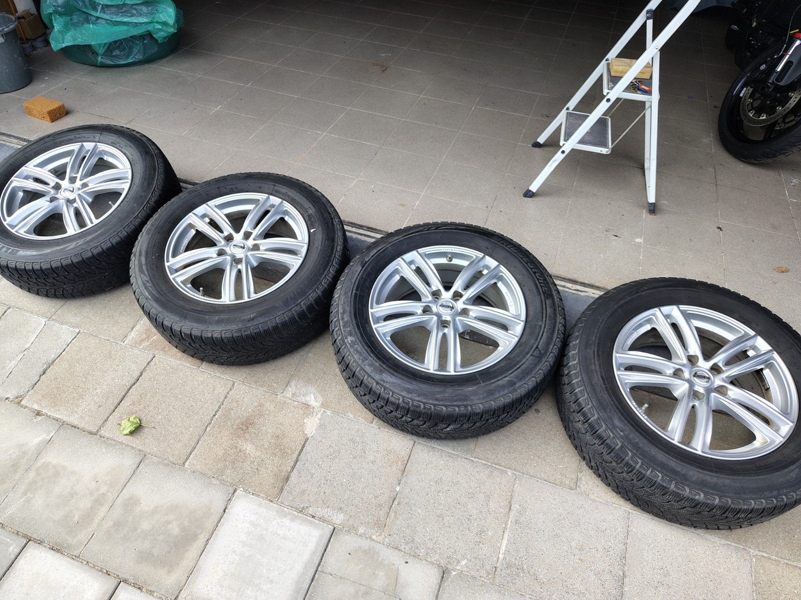 Velgen Nissan 17 inch steekmaat 5x114 met winterbanden, Auto-onderdelen, Banden en Velgen, Ophalen, Velg(en), 17 inch, Winterbanden