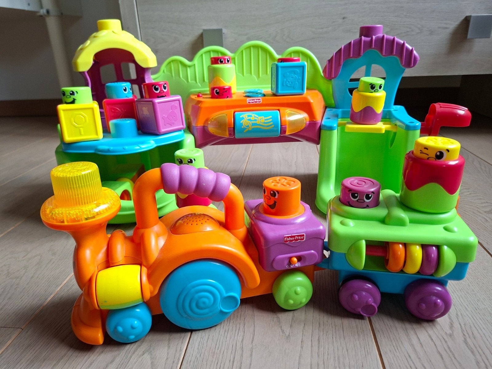 Fisher Price, mannetjes, treintje, etc. met muziek, Ophalen