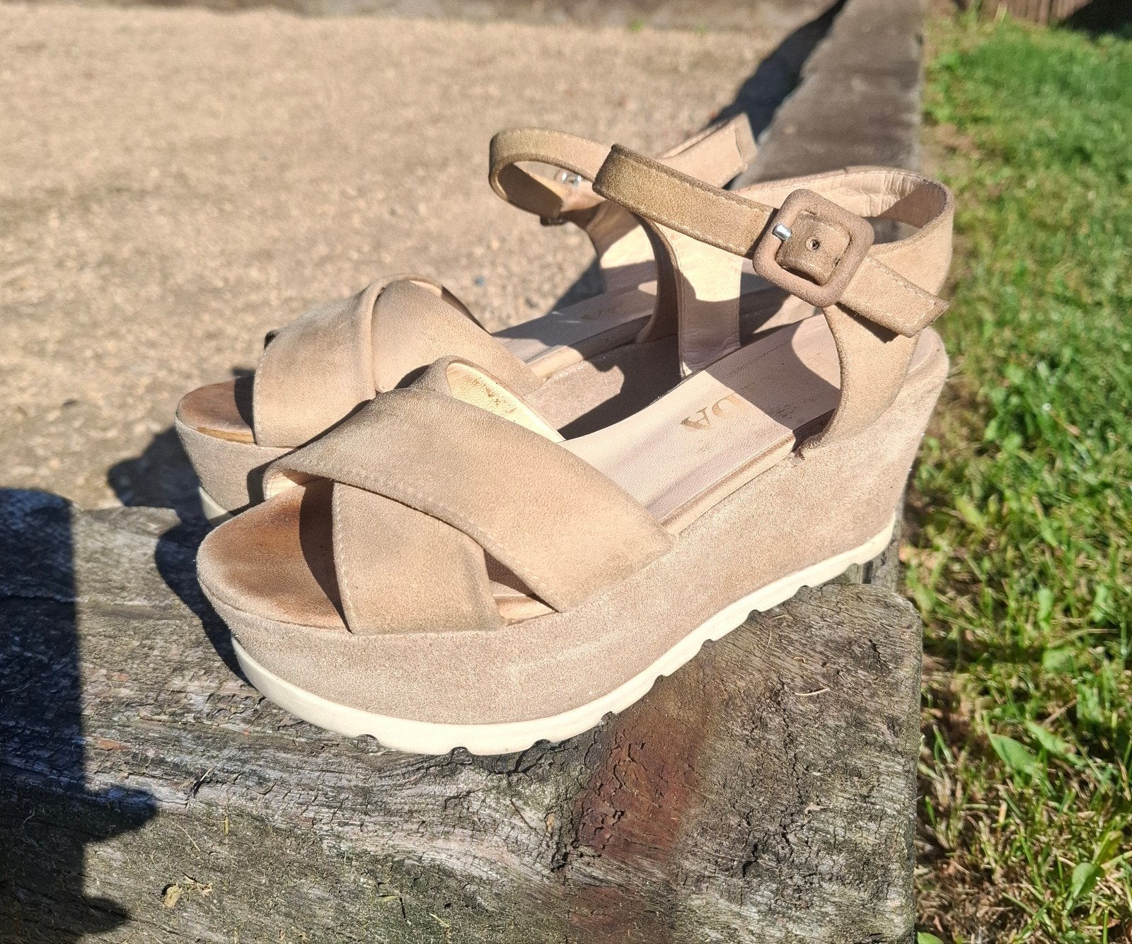 Sandales compensées 36 Frida daim beige pailleté, Frida, Enlèvement ou Envoi, Beige, Porté