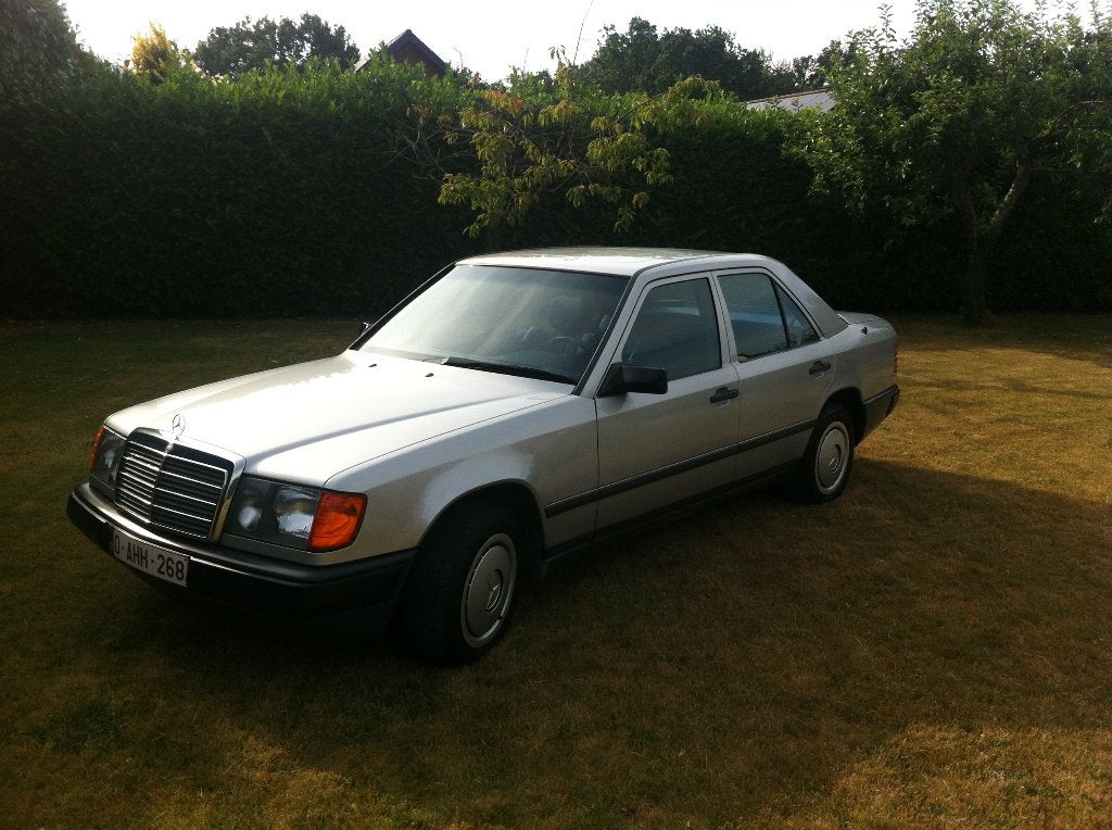 MERCEDES W124 200 !!! 74000Kms (1986-Phase 1)!!!!, Autos, Mercedes-Benz, Particulier, Série 200, Toit ouvrant, Essence, Berline