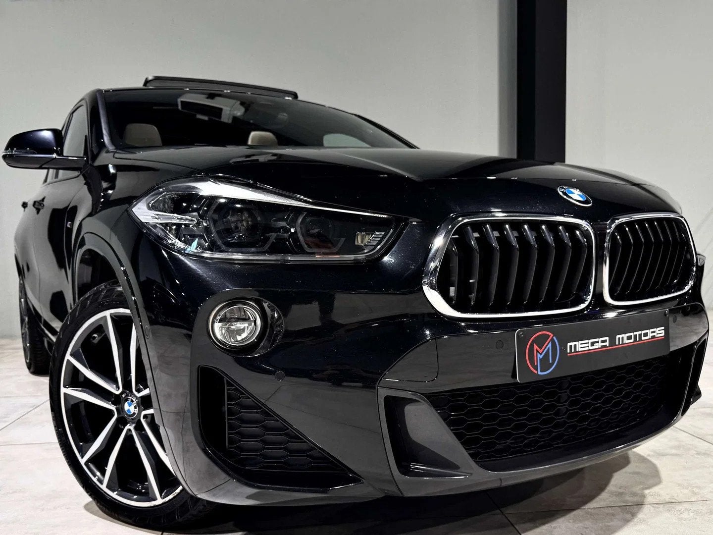 BMW X2 2.0 dAS S-DRiVE 18d 150CV PACK M"+SHADOW BAUTO PANO C, Autos, Détection des panneaux routiers, 1610 kg, Entreprise, https://public.car-pass.be/vhr/561d2153-ac3b-43d3-9fe0-bc3b11c3809a