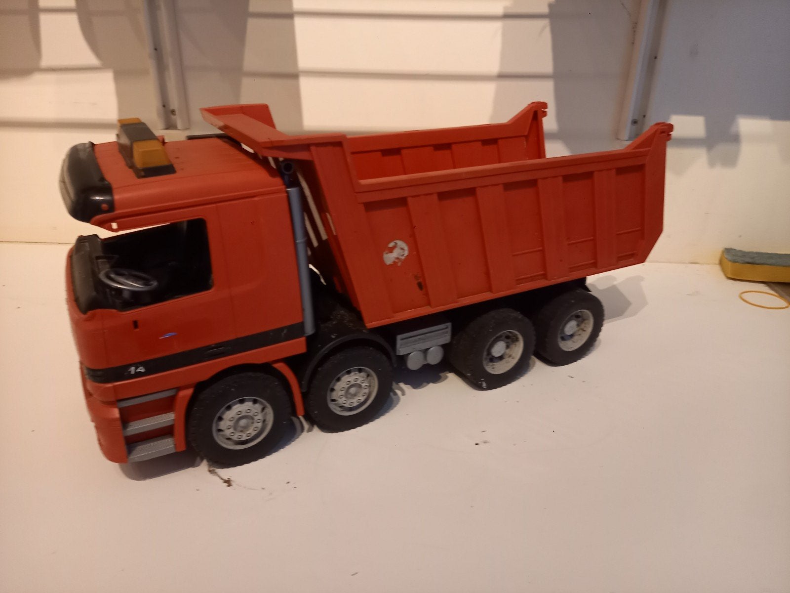 Bruder camion, Ophalen