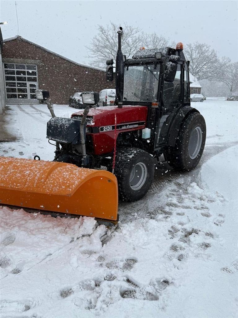 2359. Tractor / Case 2130 met sneeuwschuif Nido, Ophalen, Gebruikt