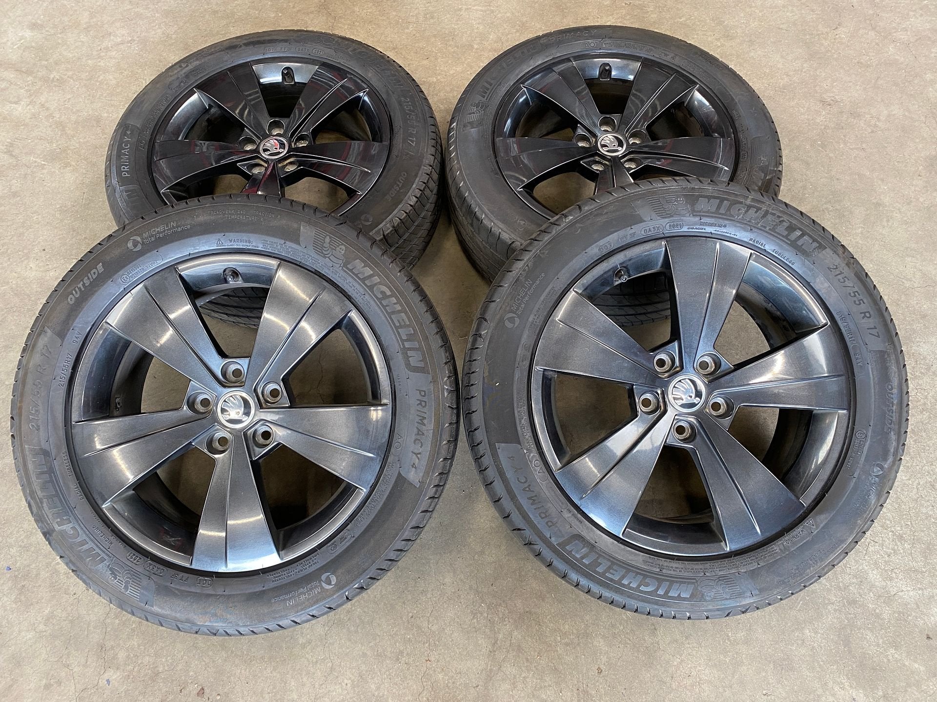 17 inch originele velgen + zomerbanden Skoda Superb, -, -, Banden en Velgen, 17 inch