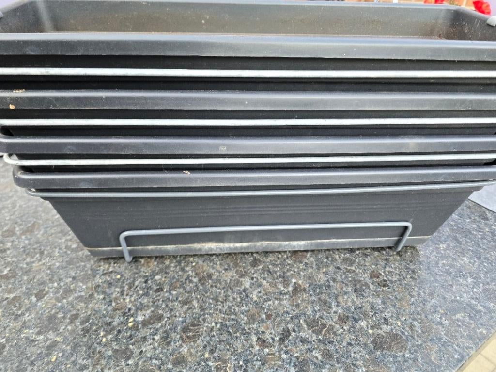 8 balkonbloembakken met ophanghaken., Balcon, 40 cm ou plus, Comme neuf, Synthétique