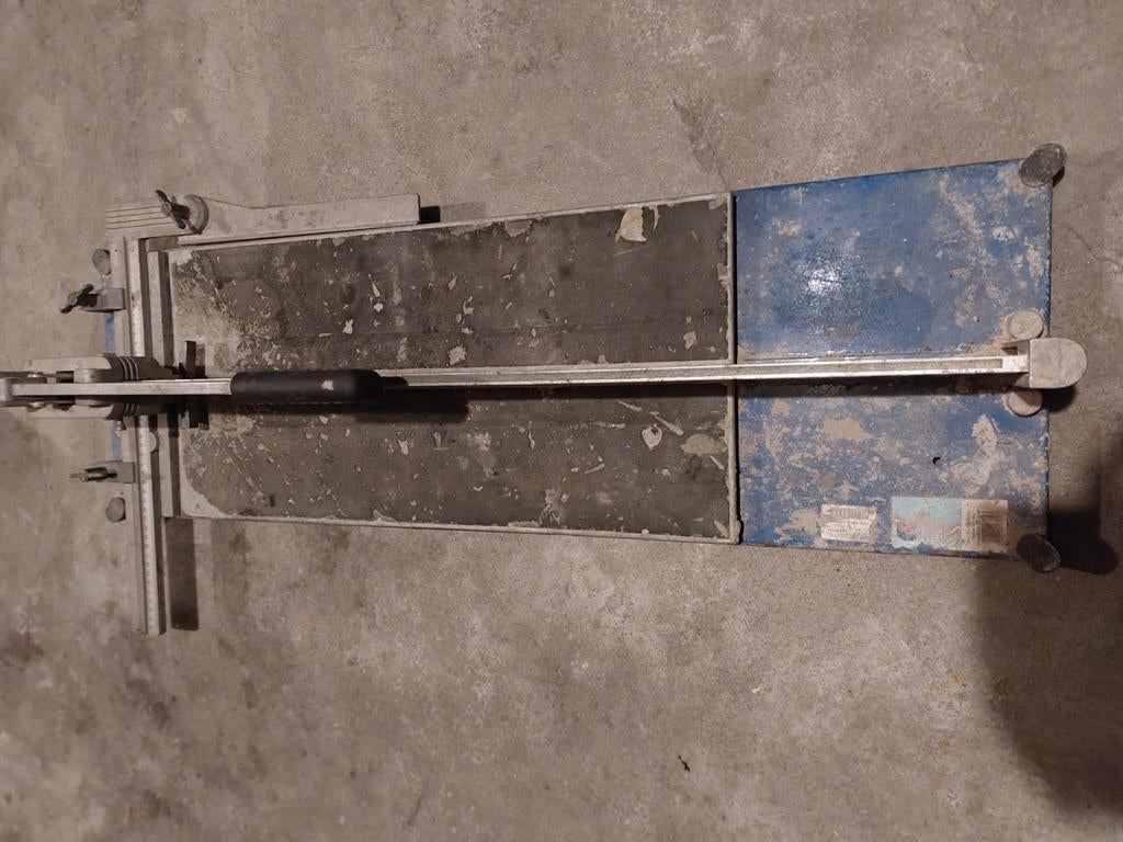 Tegelsnijder, Enlèvement