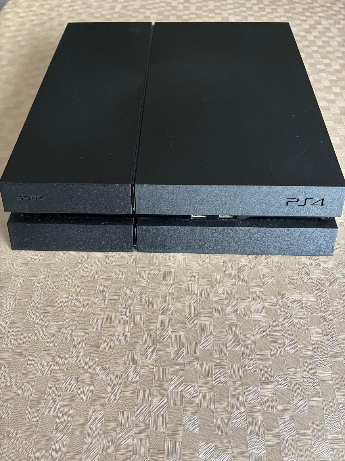 PLAYSTATION 4 + 2 controllers, Ophalen, Zo goed als nieuw, Met 2 controllers