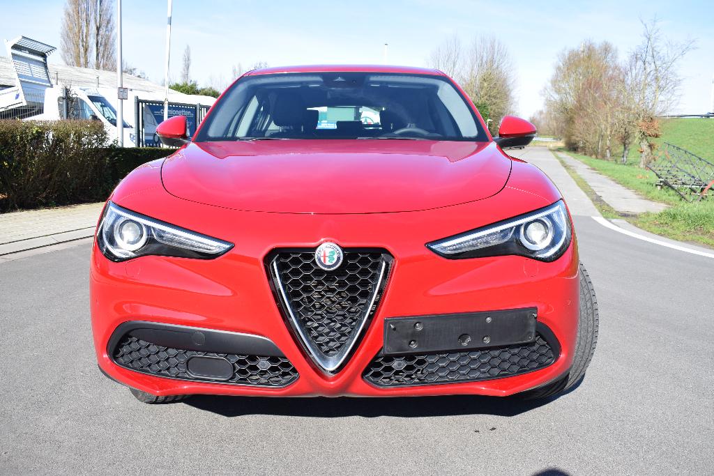 alfa romeo stelvia 2.2 TD, Auto's, Alfa Romeo, Automaat, Achterwielaandrijving, Leder en Stof, Bedrijf