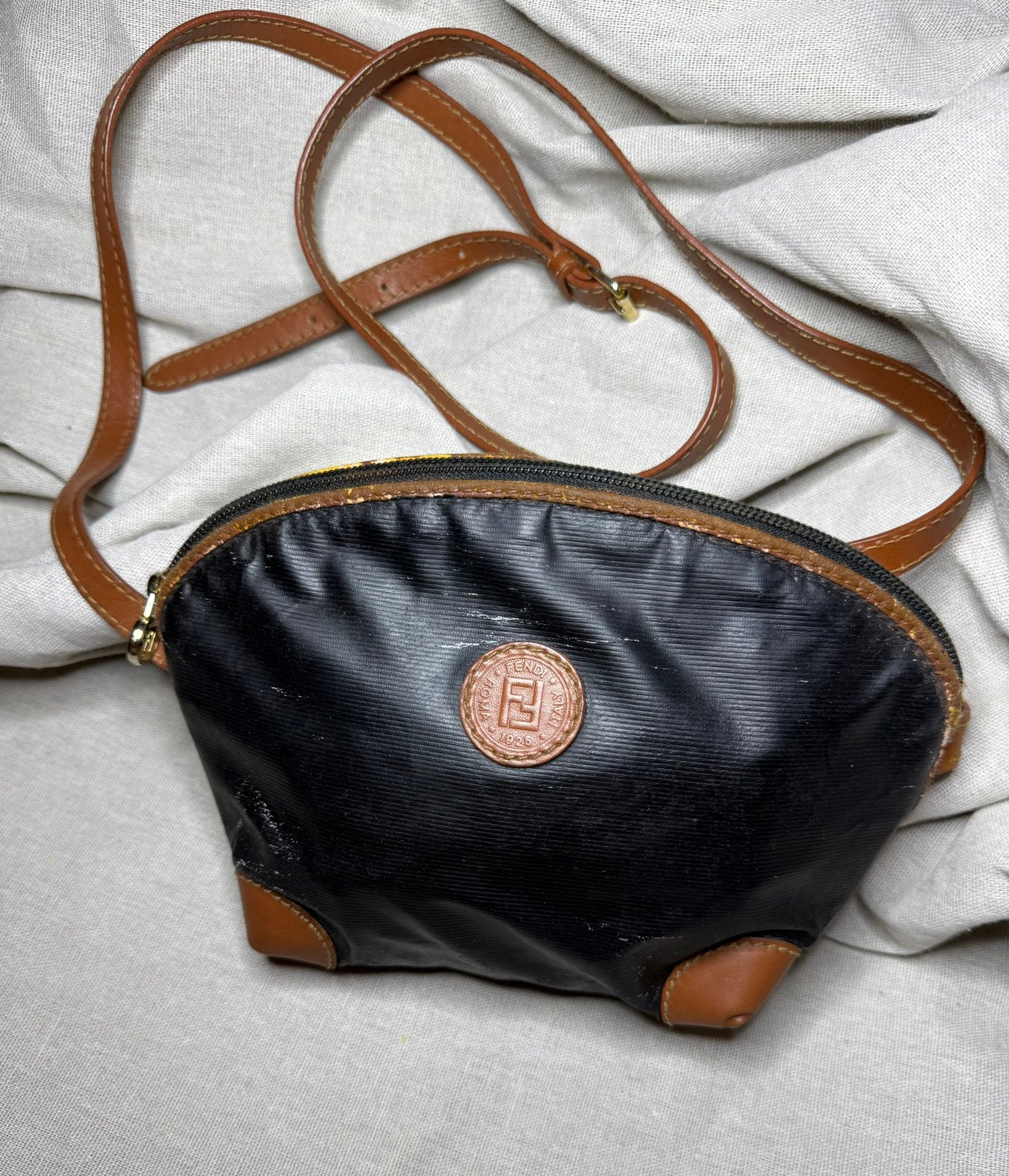 Authentieke vintage schoudertas van Fendi, Handtassen en Accessoires, Ophalen of Verzenden, Zo goed als nieuw, Zwart, Schoudertasje