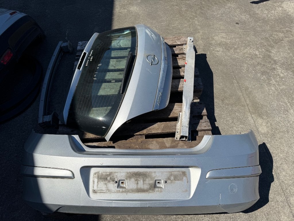 Hayon + pare choc + renfort Opel Astra H 5 portes, Arrière, Opel, Haillon arrière, Enlèvement