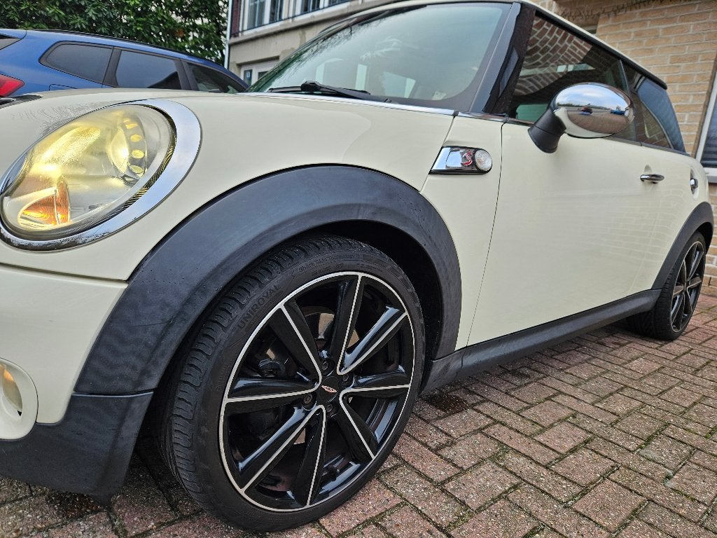 eyecatcher Mini Cooper S / automatic / 174 pk / R56, Auto's, 4 zetels, Zwart, 4 cilinders, 128 kW