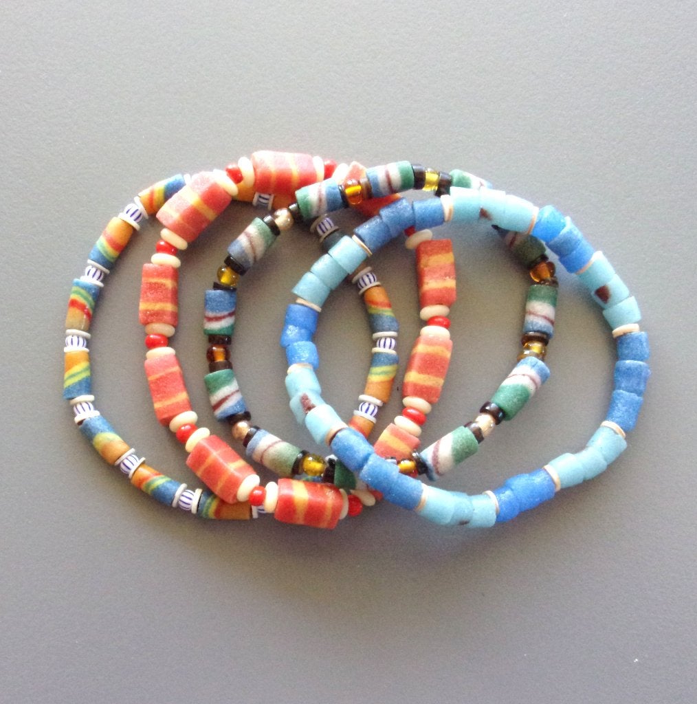 Set van 4 Afrikaanse blauwe rekbare glazen armbanden, Blauw, Nieuw, Ophalen of Verzenden, Elastiek
