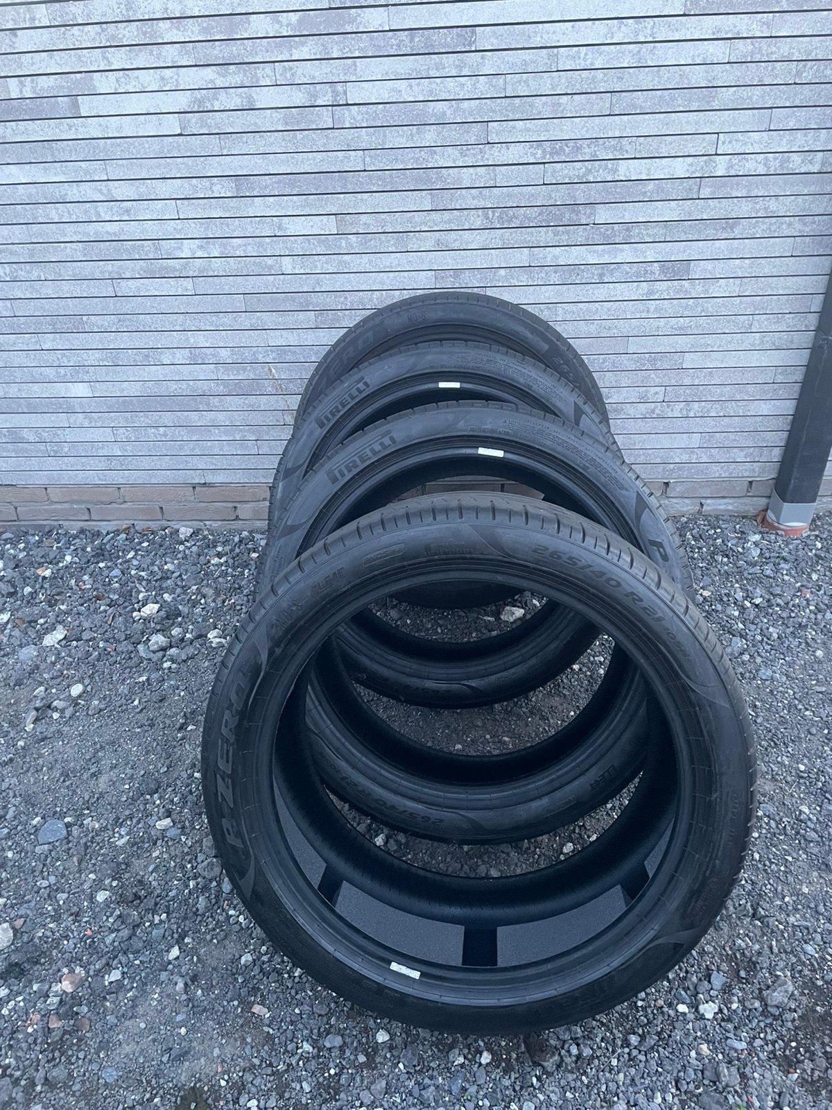 Pneus 265/40/21, Enlèvement