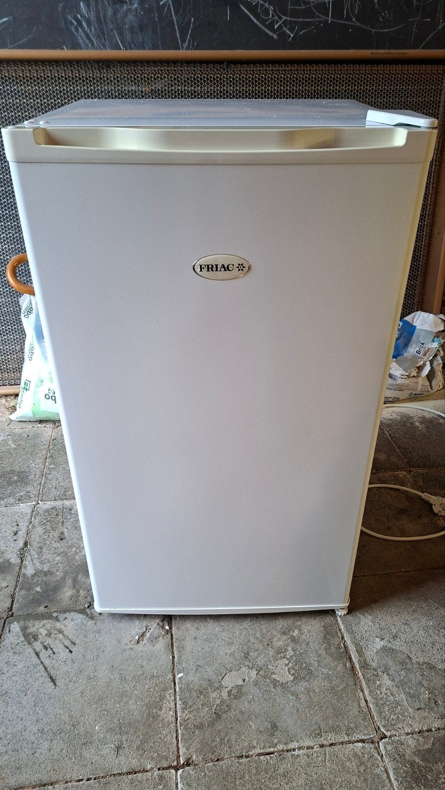 Kleine friac frigo met vriesvak, Electroménager, Réfrigérateurs & Frigos, Enlèvement, Avec compartiment congélateur
