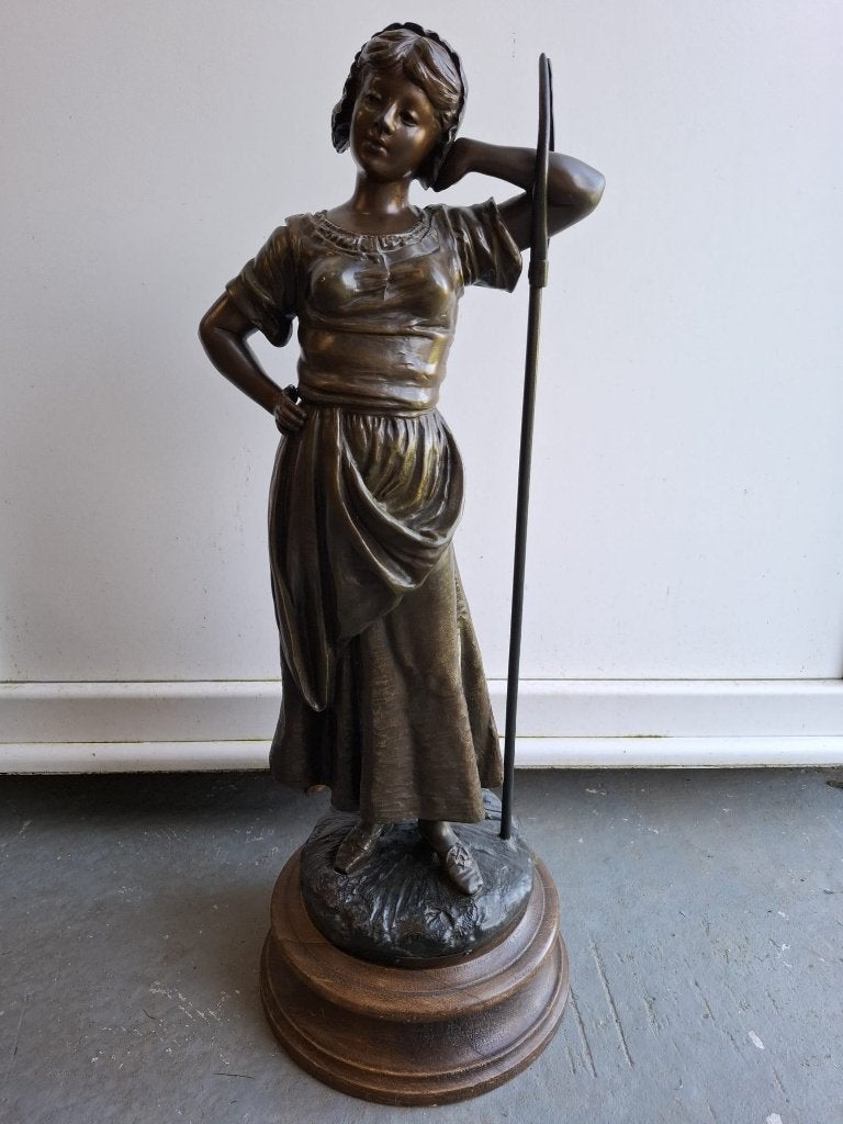 Beeld Zamak van een vrouw met zeis, 67 cm hoog, Beeld, Meerkleurig, Gemerkt, 50 - 100 cm